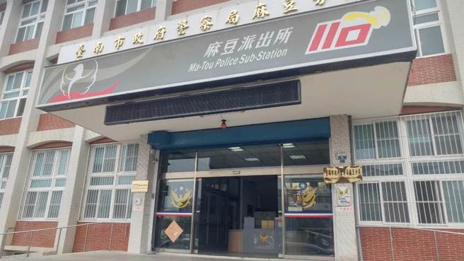 陈亭妃助理闯红灯酿骑士惊吓自摔受伤，遭依肇逃罪函送法送办。(中时资料库)