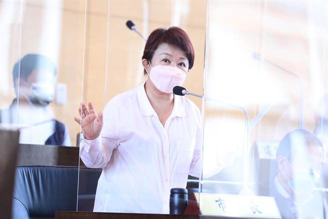 针对中央要在六都设儿童疫苗接种站，台中市长卢秀燕说，她乐观其成。(林欣仪摄)