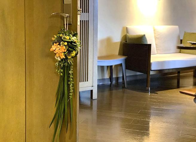 （传递端午习俗，凡于6月3日至5日入住北投丽禧温泉酒店任一客房，可获得以艾草与菖蒲特制的端午花礼，再享纯手工「抹茶凤凰粽」。图／北投丽禧温泉酒店提供）