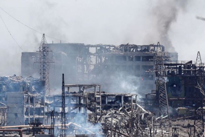 乌克兰在卢干斯克州的最后据点北顿内茨克遭到俄军杀入，乌军正在设法撤退。该城市如同马利波一般，城市里的七成建筑被毁。(图/路透社)