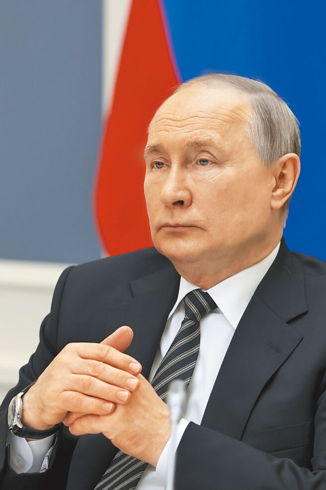 俄乌战争延烧逾3个月不见停火徵兆，西欧领导人再出面协调。法国总统马克宏、德国总理萧兹28日与俄国总统普丁（见图）三方通话，两人呼吁普丁与乌克兰总统泽伦斯基进行「直接、认真的谈判」。（美联社）