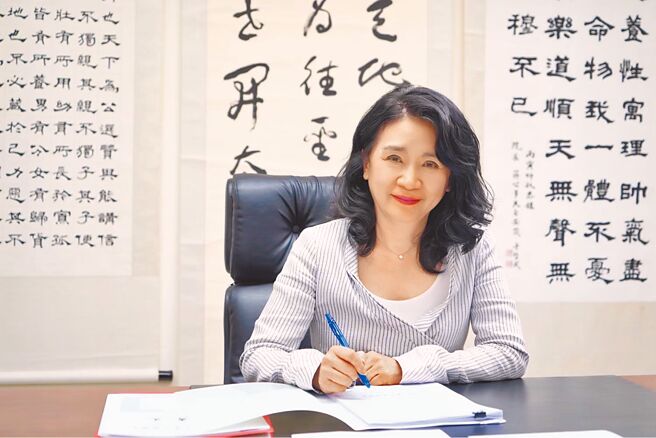 艺人郭彦均分享「很多孩子都走了」一文遭行政院长苏贞昌喊查办，国民党立委李贵敏痛批，查办假消息，应从屡次提供错误讯息的政府官员查起。（李贵敏提供）