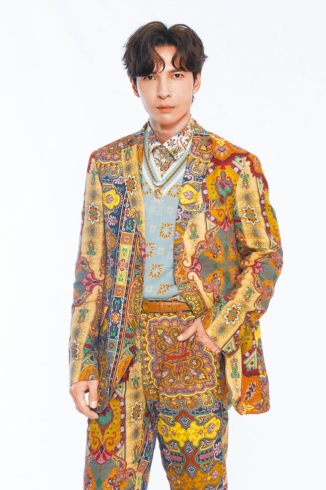 陳勢安hito造型奢華帥氣。（索尼音樂提供）