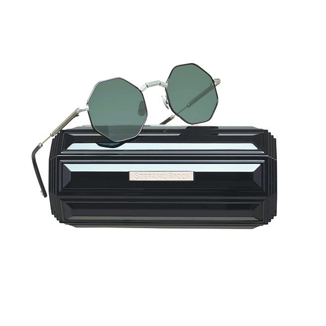 义大利精品Stefano Ricci纯钛八角镜框太阳眼镜，3万2000元。（Stefano Ricci提供）