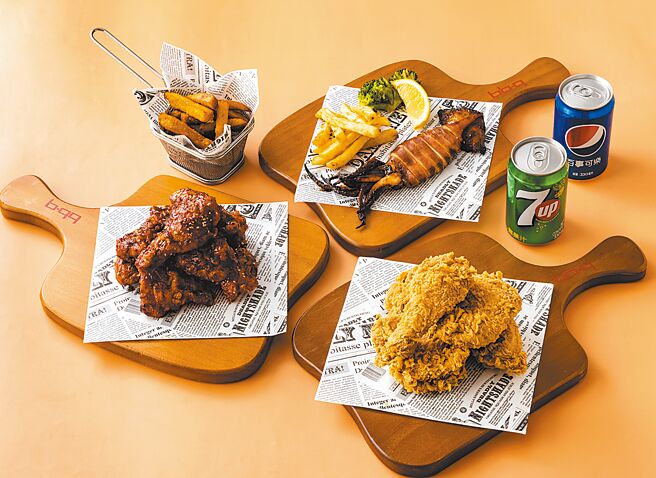 bb.q CHICKEN「端午好食鸡」包含炸鸡、鱿鱼、饮料及炸物点心。（bb.q CHICKEN提供）