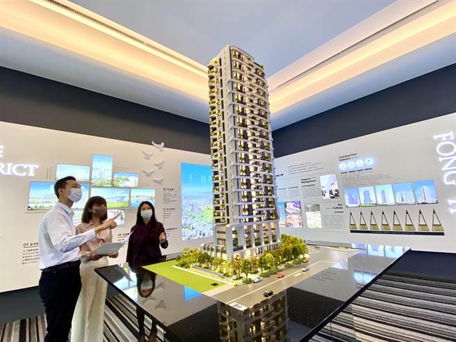 「丰邑PARK ONE」特别为商办与住宅区分电梯动线，住宅规画宜居大阳台等特色，与世界级地标为邻，引景入室，打造时尚健康宅。（卢金足摄）