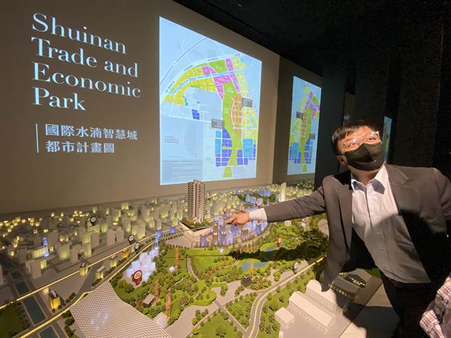 水湳特区环绕肥沃如新月湾的建案估计将达20栋，总推案量2000多亿元，超高含金量的建设，也将改写台中天际线。（卢金足摄）