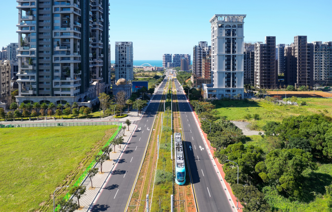 许多年轻人为了谋求更好工作机会，会选择北漂，但双北高房价、高物价，导致北漂族存不太到钱，也无法负担沉重的房贷，时间一长，不免动了返乡的念头。(示意图／shutterstock)