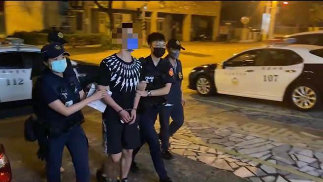 持刀杀死哥哥的潘男，被警方围捕到案。（花莲警分局提供／王志伟花莲传真）