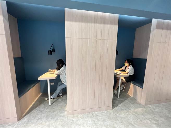 弘光科大图书馆改造，规划包厢式的卡座区。（陈淑娥摄）