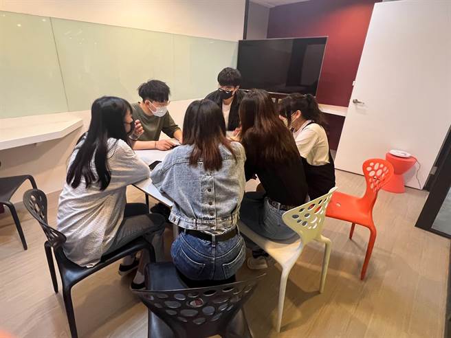 弘光科大图书馆改造，规划独立空间的讨论区。（陈淑娥摄）