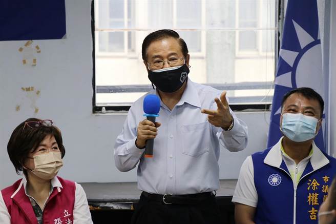 前桃园副县长廖正井也喊话，别支持民眾党，会影响市长、议员与总统大选。（蔡明亘摄）