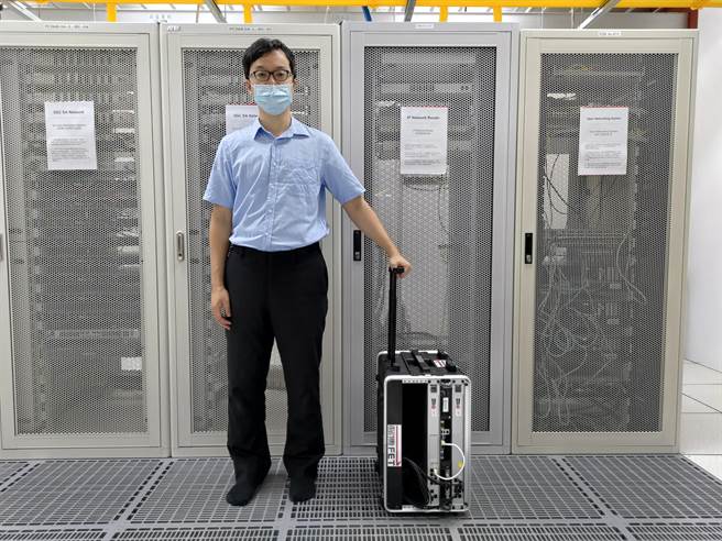 远传以尖端5G专网技术以及资通讯整合力，结合生态圈伙伴的相关软硬体，打造了随插即用、登机箱尺寸、可快速部署的行动5G专网。（远传提供）