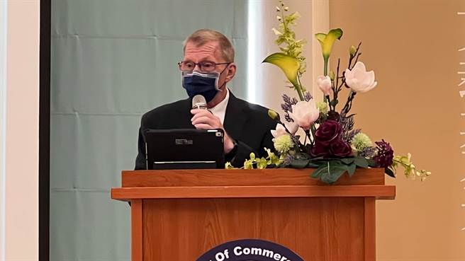 南台灣美商會會長艾德華認為，雖然台灣最近幾周疫情激增，卻是個「成功的故事」。（柯宗緯攝）