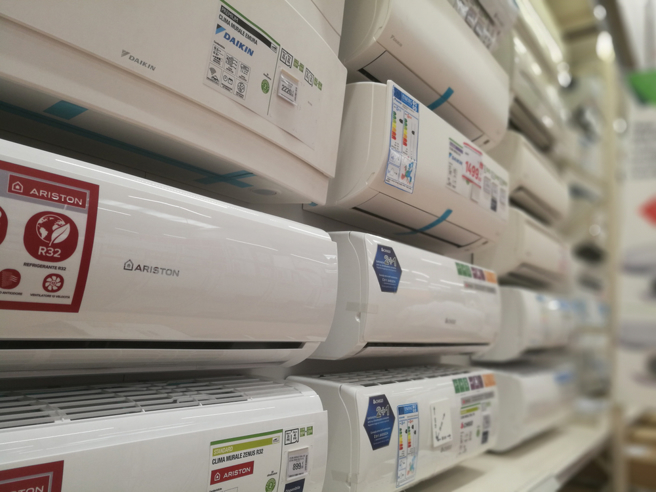 由于晶片与零件短缺，日本家电产品出现缺货潮。（示意图／shutterstock）