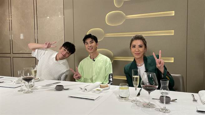 小禎（右起）與胡適安吃私廚要胡瓜買單。（TVBS提供）