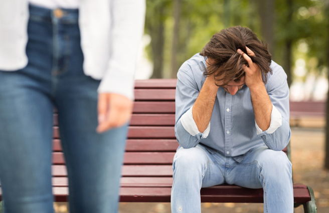 一名男网友为了报復前女友劈腿，便选择与对方復合，让前女友的现任也感受被戴绿帽的感觉。（示意图／Shutterstock）