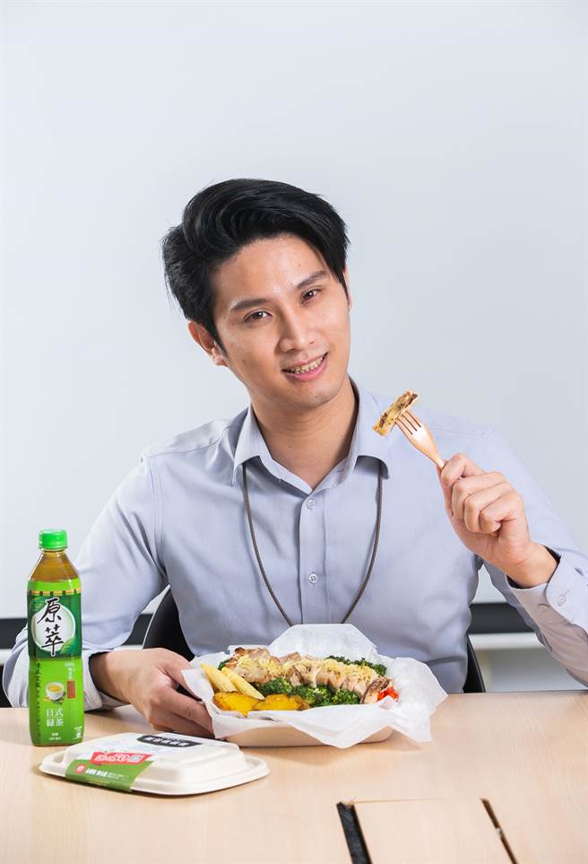 必胜客Pasta Hut「纸包低碳餐」售价239元起，会员即起至6月27日购买任一口味加1元就能获得「原萃绿茶」。