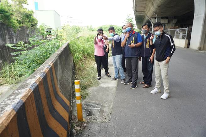 立委杨琼璎邀相关单位前往现场会勘。（陈淑娥摄）