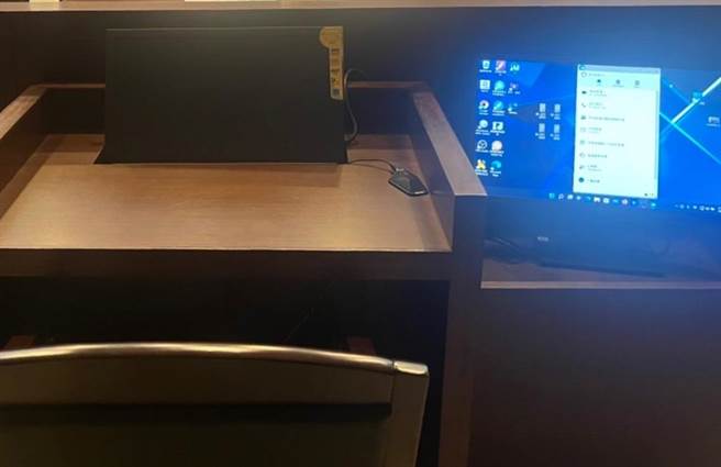 为兼顾防疫与便民，新竹地检署设置视讯相验，家属席也配置视讯相验延伸萤幕。（新竹地检署提供／邱立雅竹县传真）