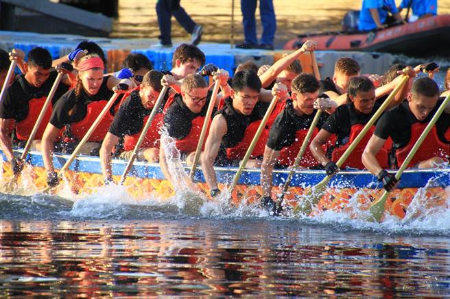 「2022高雄爱河龙舟嘉年华」睽违两年将登场。（高市观光局提供）