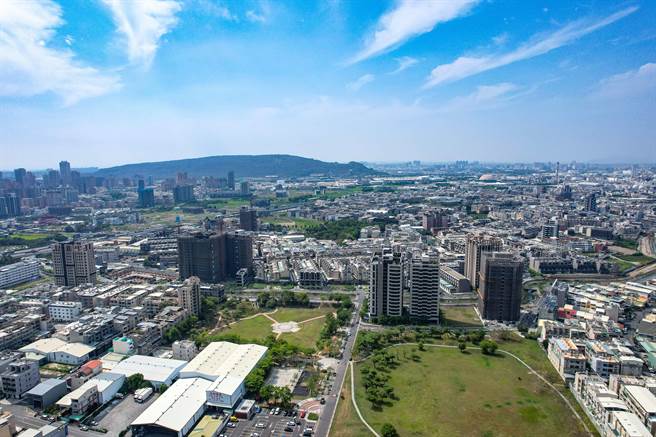 高市府地政局111年度第2季开发区土地标售，共计推出9标11笔优质建地，27日公告，预计6月15日开标。（高市地政局提供／袁庭尧高雄传真）