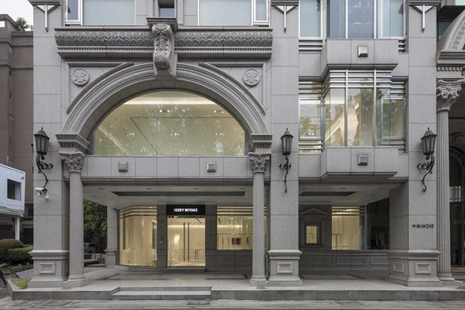 1999年开幕的ISSEY MIYAKE草悟道门市涵盖全系列品牌，200坪的室内空间足以让三宅迷朝圣一个下午。（君梵提供）