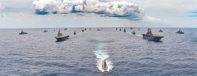 韩国海军军演战团5月31日启程前往夏威夷，参加从6月底开始进行的多国海上军演——环太平洋军演（RIMPAC）。图为2020年的环太平洋军演共有10国参加。（摘自美国太平洋舰队脸书）