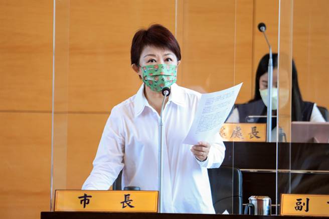 台中市长卢秀燕表示，财团法人兴富发文教基金会将捐赠妈祖雕像，大安妈祖园区的问题可以圆满解决。（林欣仪摄）