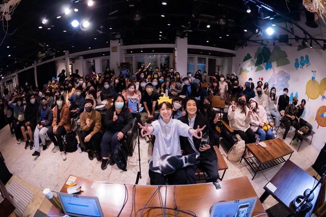 路嘉欣和趙逸嵐主持《阿路八》首度包場。 (攝影師張皓雯提供)