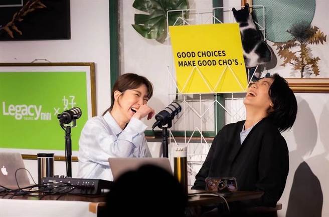 路嘉欣和趙逸嵐主持越來越有默契。 (攝影師張皓雯提供)