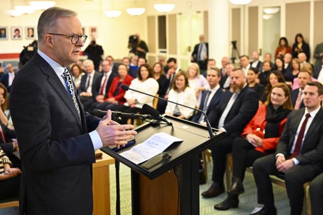 艾班尼斯提名的内阁人选中包括一位「共和国事务助理部长」。（图／美联社）