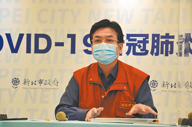 新北30日新增確診數驟降至1萬左右，副市長劉和然認為可能是假日效應，因此市府不敢輕忽，計算出7日平均數後，才會再針對做完整的報告。（陳慰慈攝）