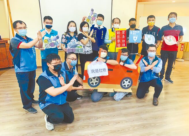 國道6號及中潭公路加裝錄影監視器，亂丟垃圾無所遁形。（廖志晃攝）