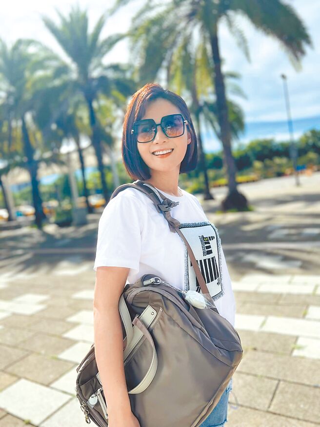 楊小黎日前確診已解隔離出關，還為拍戲剪了短髮。（摘自臉書）