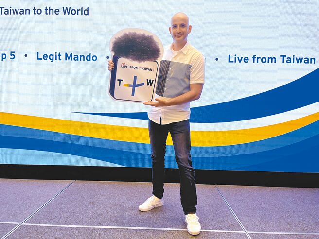 吳鳳昨出席影音平台記者會，討論近日嚴峻的疫情。（池宗玲攝）