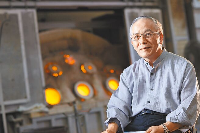 玻璃工艺大师黑木国昭，即起至6月11日于SOGO復兴馆9F中庭展出。（SOGO提供）