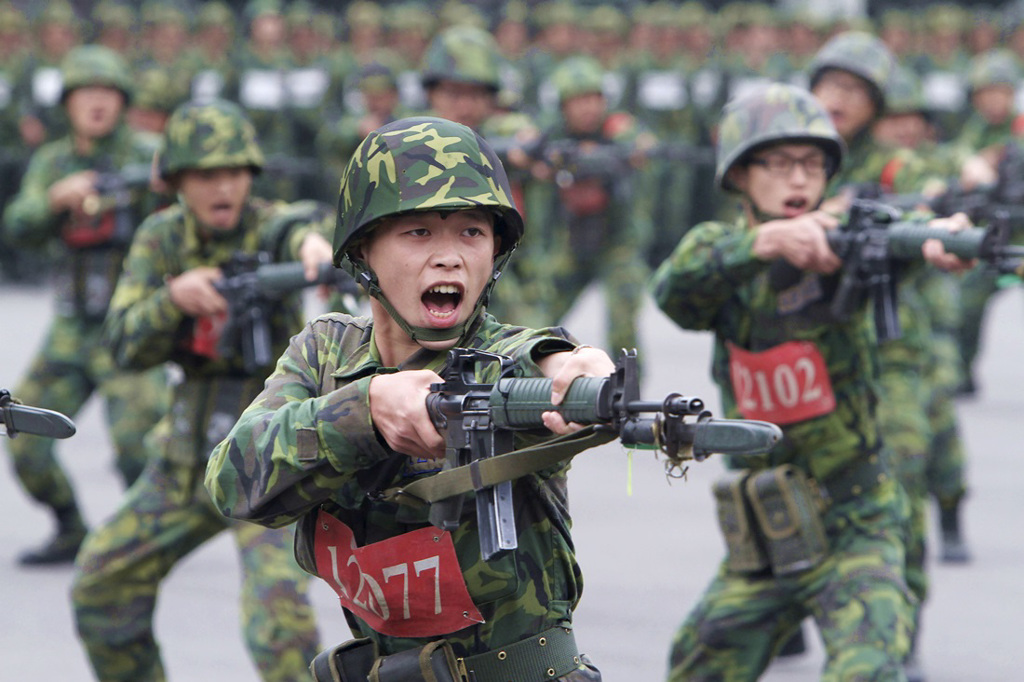CNN 1日刊出分析文章，指出北京有能力夺下台湾，但将付出血腥代价。图为台湾新兵训练的画面。（图／美联社）(photo:ChinaTimes)