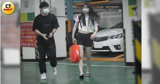顏佑庭与洗菜一同前往与球场打球。（图／本刊摄影组）