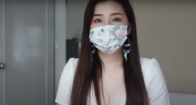 来自日本的正妹Abby表示，在台湾发展演艺生涯，但却接连发生一连串窘事，令她有了回日本的想法。（图／翻摄自不要闹工作室YouTube）