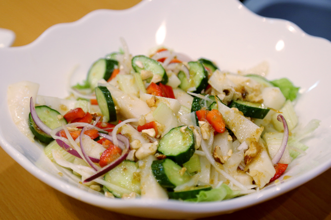 绿笋竹沙拉是夏季最受欢迎的料理之一。新政市政府提供