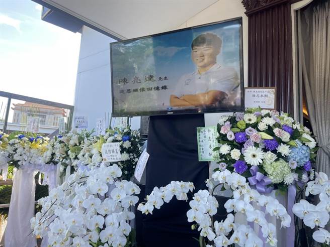 家属于1日举办陈亮达告别式。（洪靖宜摄）