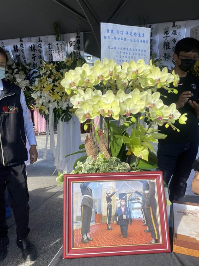 体育、教育界人士纷纷哀悼。（洪靖宜摄）