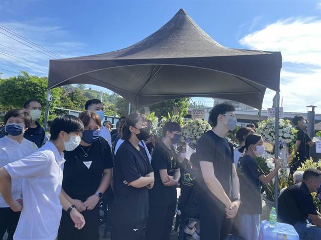 曾一起征战2020东京帕运的战友们也到场送陈亮达最后一程。（洪靖宜摄）