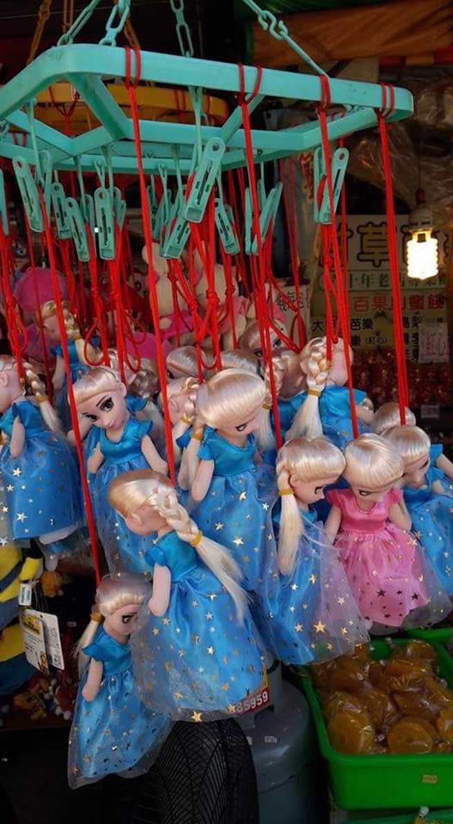 「冰雪奇缘」的Elsa香包，令不少网友惊吓。（图／翻摄自小废物俱乐部）