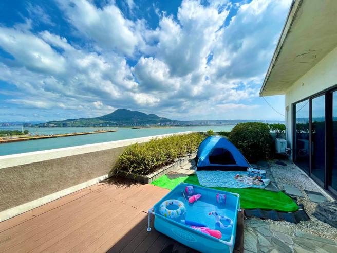 福容大飯店淡水漁人碼頭店歡慶11週年祭出優惠，圖為海景露營房。（福容大飯店提供）
