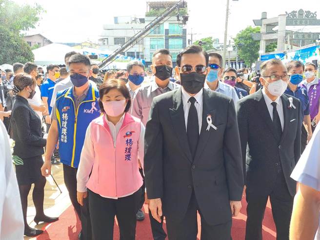 前總統馬英九率領國民黨台中市黨部重要民代及黨職幹部等參加公祭。（陳世宗攝）