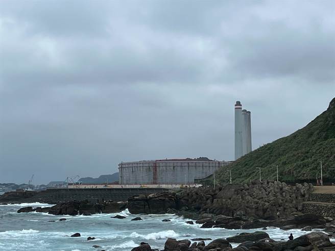 台電協和電廠規畫填海造陸約18.6公頃，興建第4座天然氣接收站，引發地方不滿。（陳彩玲攝）