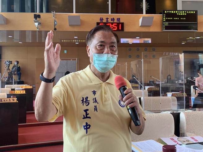 針對立法院副院長蔡其昌指台中疫苗施打太慢，市議員楊正中怒批「造謠」。(林欣儀攝)