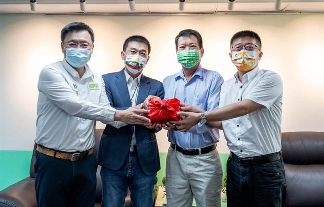 民進黨高市黨部主委1日舉行交接。(民進黨提供)